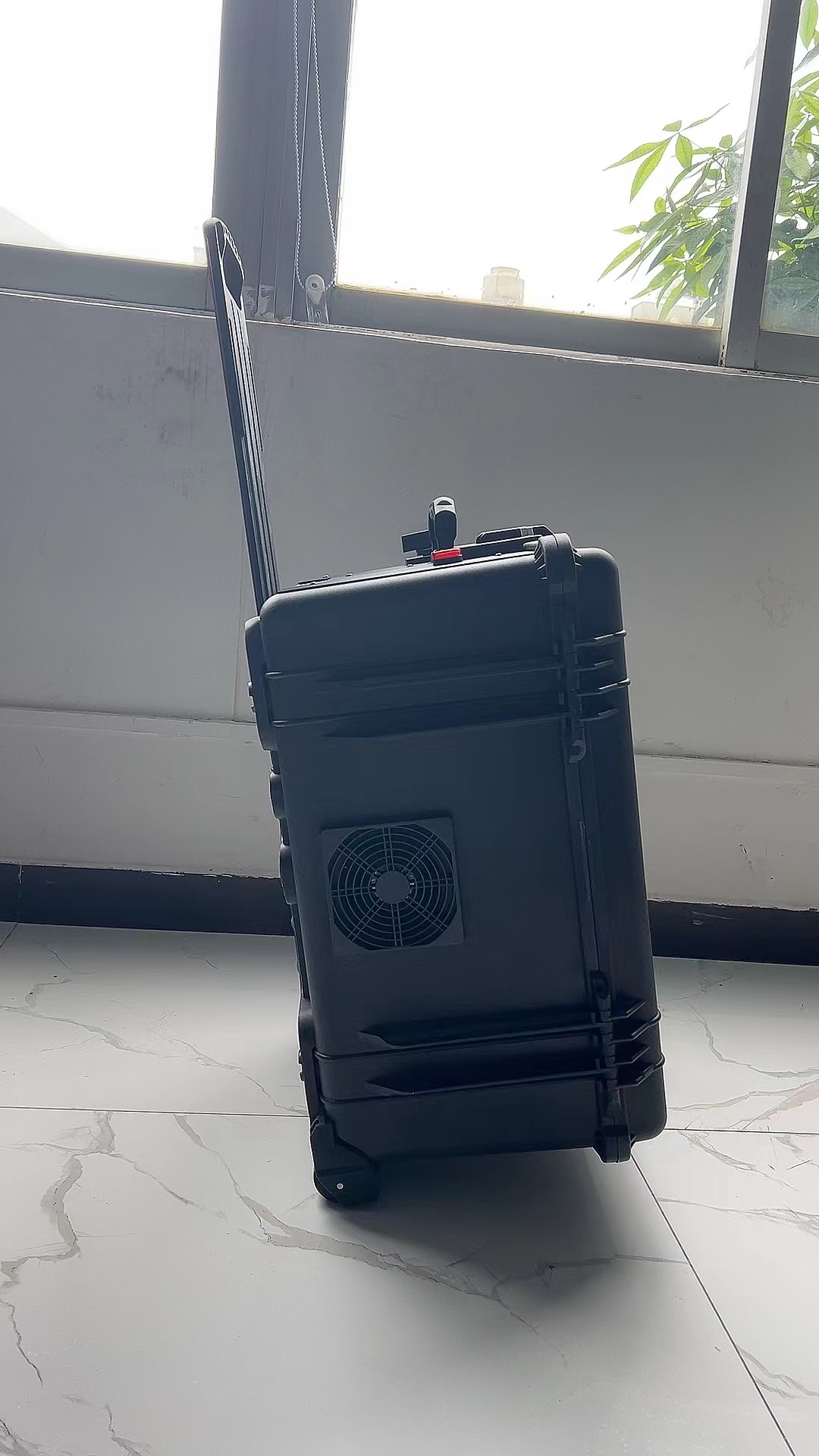 巩留手拉箱型移动通信干扰器